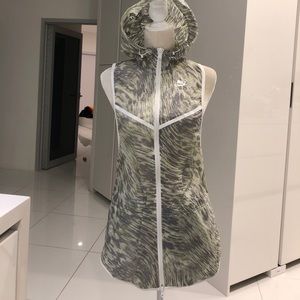 Nike jogger hiking camping jacket vest sleeveless